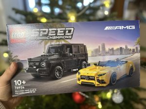 LEGO-Modelle eines Mercedes AMG G63 und Mercedes SL63, die Daniel Striffler als Weihnachtsgeschenk erhalten hat.