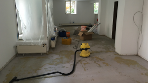 Blick in die leeren, unsanierten Räumlichkeiten des FITLAB Stuttgart im Heusteigviertel während der ersten Umbauphase 2016.