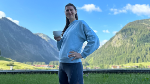 Julia beim Training während des einwöchigen FITLAB Retreats in Österreich mit der exklusiven Teilnehmergruppe.