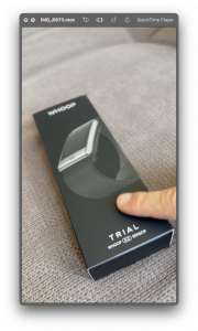 WHOOP Trial Verpackung Vorderseite mit WHOOP 5.0 Sensor Aufschrift – WHOOP Erfahrungen Test Fitlab Stuttgart